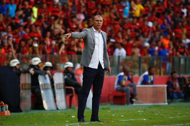 Sport chegou a vencer partida por 2 a 1, mas não conseguiu escapar do rebaixamento com resultados de vitória da Chapecoense e empate entre Ceará e Vasco