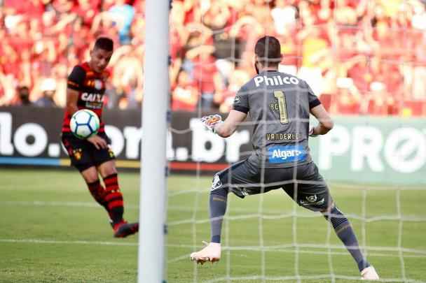 Sport chegou a vencer partida por 2 a 1, mas não conseguiu escapar do rebaixamento com resultados de vitória da Chapecoense e empate entre Ceará e Vasco