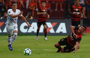 Sport chegou a vencer partida por 2 a 1, mas no conseguiu escapar do rebaixamento com resultados de vitria da Chapecoense e empate entre Cear e Vasco 