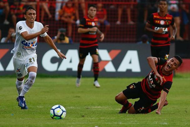 Sport chegou a vencer partida por 2 a 1, mas não conseguiu escapar do rebaixamento com resultados de vitória da Chapecoense e empate entre Ceará e Vasco
