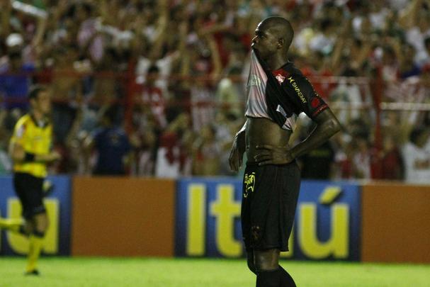 2012 viria a sacramentar o quarto rebaixamento do Sport. E em um dia emblemático, na última rodada do Brasileirão daquele ano, contra o arqui-rival Náutico, no estádio dos Aflitos, que recebia um público de mais de 21 mil torcedores. Precisando vencer, o Leão não conseguiu se impôr e perdeu o jogo por 1 a 0, com um gol de Araújo. Na partida, o goleiro leonino à época, Saulo chegou a defender pênalti batido por Kieza, um dos artilheiros do time, alvirrubro. Na temporada, o Rubro-negro caiu após figurar 21 rodadas na zona de rebaixamento e terminou a Série A na 17ª colocação, com 41 pontos.