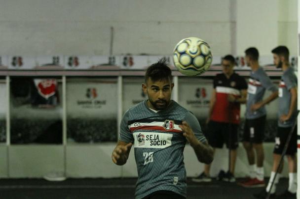 Um total de 19 atletas se apresentaram nesta segunda-feira, 3 de dezembro, para o primeiro dia de trabalho no Santa Cruz visando o ano de 2019