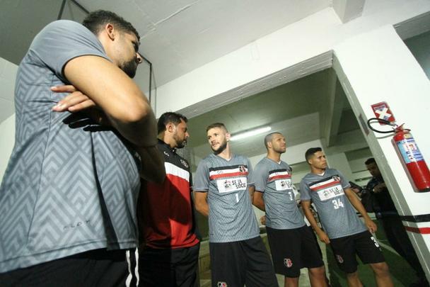 Um total de 19 atletas se apresentaram nesta segunda-feira, 3 de dezembro, para o primeiro dia de trabalho no Santa Cruz visando o ano de 2019