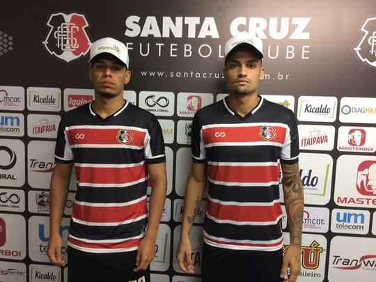 Santa Cruz apresentou os dois primeiros reforços para a temporada 2019: o meia Luiz Felipe e o volante Lucas Gonçalves