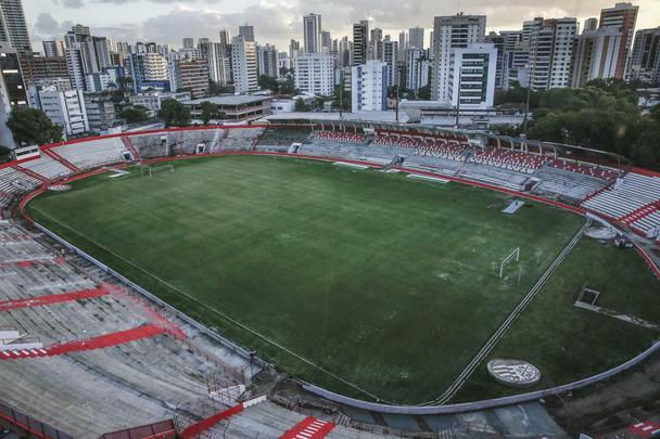 20 de julho de 2018- Campo do Timbu prximo de ser concludo. Na foto, as arquibancadas ainda no tinham sido pintadas como no atual formato. Entretanto, as cadeiras j comeavam a ser colocadas e o gramado tambm se encontrava em fase final. 