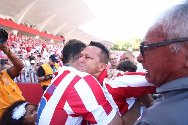 Torcida volta ao estdio com homenagem a dolo Kuki, apresentao oficial de Jorge Henrique e amistoso com Newell's Old Boys