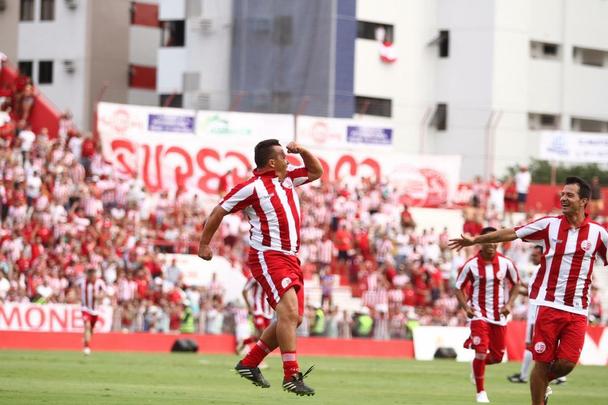 Torcida volta ao estdio com homenagem a dolo Kuki, apresentao oficial de Jorge Henrique e amistoso com Newell's Old Boys