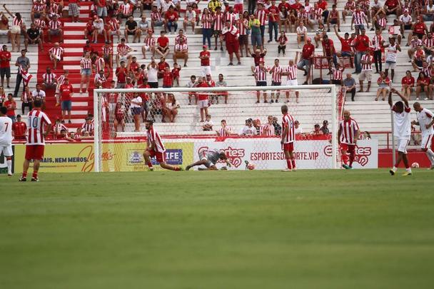 Torcida volta ao estdio com homenagem a dolo Kuki, apresentao oficial de Jorge Henrique e amistoso com Newell's Old Boys