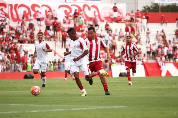 Torcida volta ao estdio com homenagem a dolo Kuki, apresentao oficial de Jorge Henrique e amistoso com Newell's Old Boys
