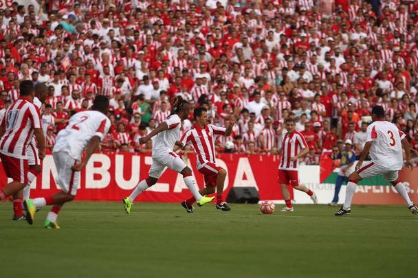 Torcida volta ao estdio com homenagem a dolo Kuki, apresentao oficial de Jorge Henrique e amistoso com Newell's Old Boys