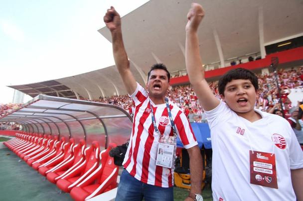 Torcida volta ao estdio com homenagem a dolo Kuki, apresentao oficial de Jorge Henrique e amistoso com Newell's Old Boys