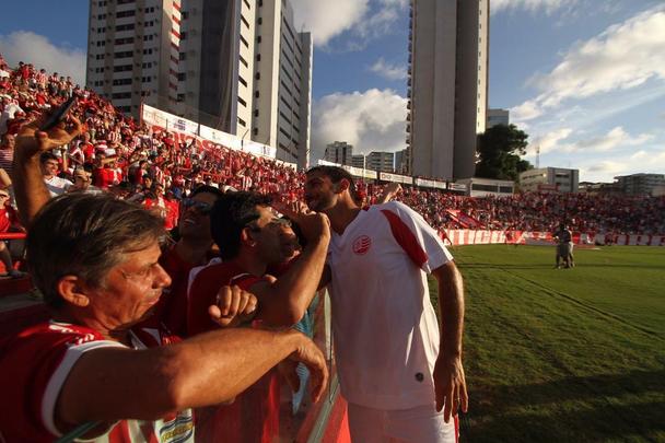 Torcida volta ao estdio com homenagem a dolo Kuki, apresentao oficial de Jorge Henrique e amistoso com Newell's Old Boys
