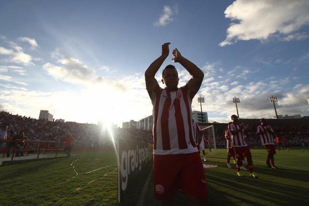 Torcida volta ao estdio com homenagem a dolo Kuki, apresentao oficial de Jorge Henrique e amistoso com Newell's Old Boys
