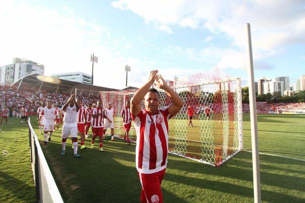 Torcida volta ao estdio com homenagem a dolo Kuki, apresentao oficial de Jorge Henrique e amistoso com Newell's Old Boys
