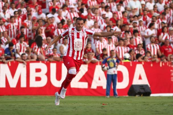 Náutico faz jogo histórico contra equipe argentina em retorno à sua casa após 1633 dias distante