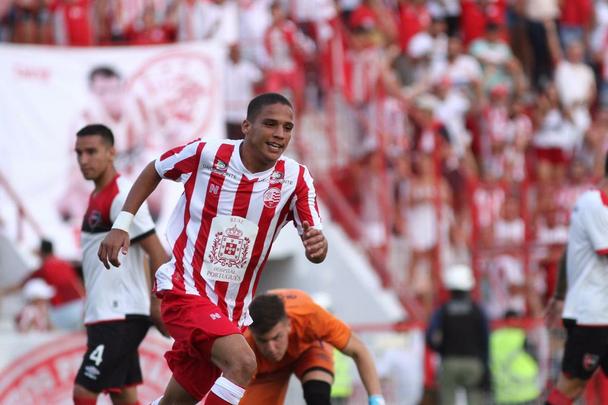 Náutico faz jogo histórico contra equipe argentina em retorno à sua casa após 1633 dias distante