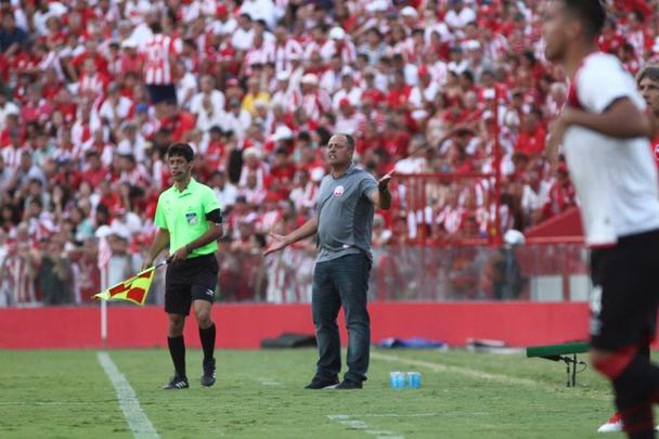 Náutico faz jogo histórico contra equipe argentina em retorno à sua casa após 1633 dias distante