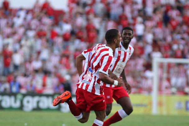 Náutico faz jogo histórico contra equipe argentina em retorno à sua casa após 1633 dias distante