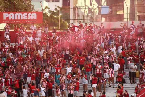 Náutico faz jogo histórico contra equipe argentina em retorno à sua casa após 1633 dias distante