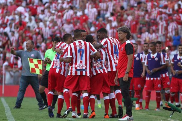 Náutico faz jogo histórico contra equipe argentina em retorno à sua casa após 1633 dias distante
