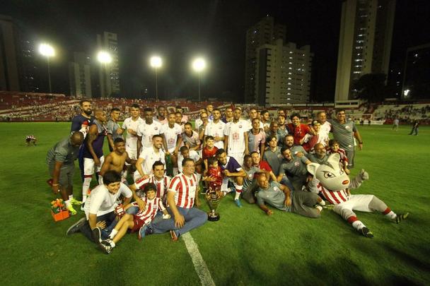 Náutico faz jogo histórico contra equipe argentina em retorno à sua casa após 1633 dias distante