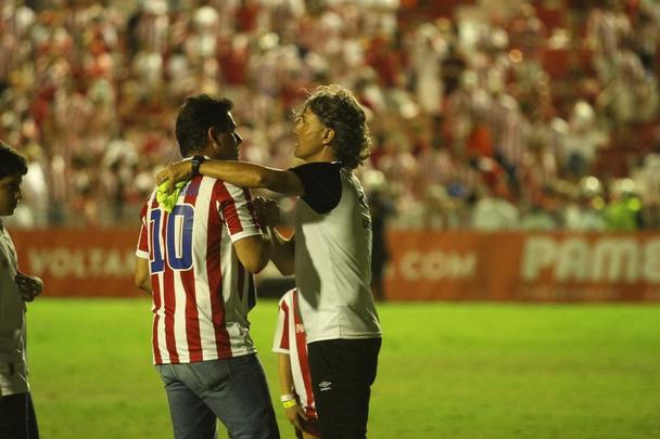 Náutico faz jogo histórico contra equipe argentina em retorno à sua casa após 1633 dias distante