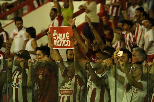 Náutico faz jogo histórico contra equipe argentina em retorno à sua casa após 1633 dias distante