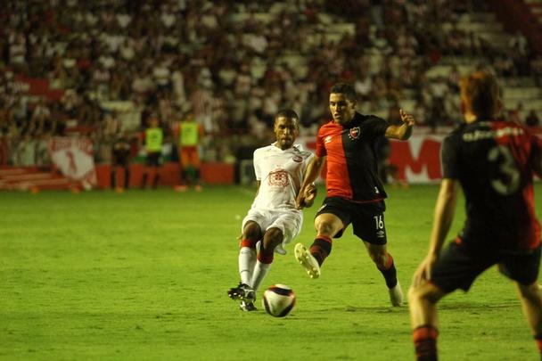 Náutico faz jogo histórico contra equipe argentina em retorno à sua casa após 1633 dias distante