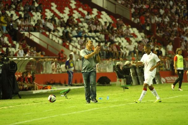 Náutico faz jogo histórico contra equipe argentina em retorno à sua casa após 1633 dias distante