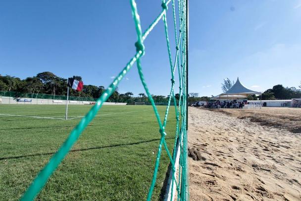 Em dia festivo e com a presen�a de torcedores, Santa Cruz inaugura primeiro campo do seu CT