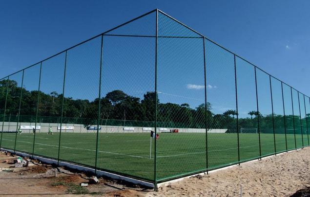 Em dia festivo e com a presença de torcedores, Santa Cruz inaugura primeiro campo do seu CT