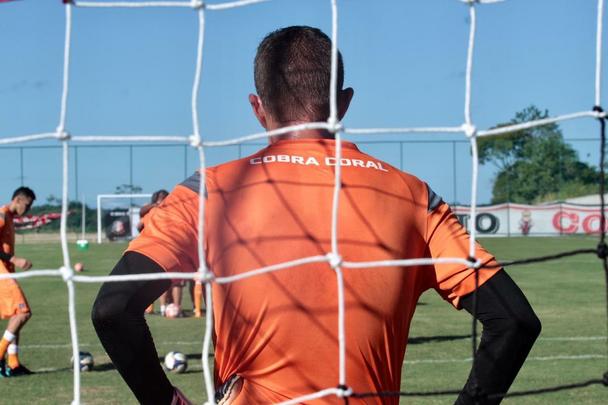 Em dia festivo e com a presença de torcedores, Santa Cruz inaugura primeiro campo do seu CT