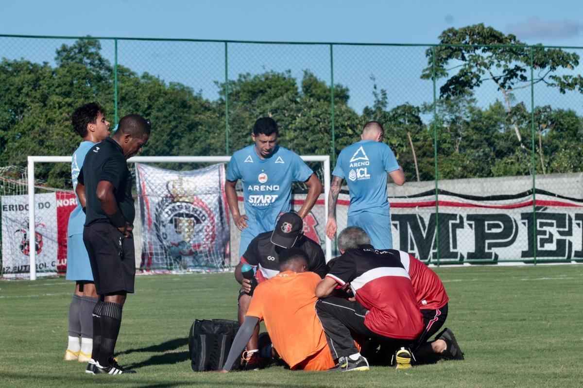 Em dia festivo e com a presena de torcedores, Santa Cruz inaugura primeiro campo do seu CT