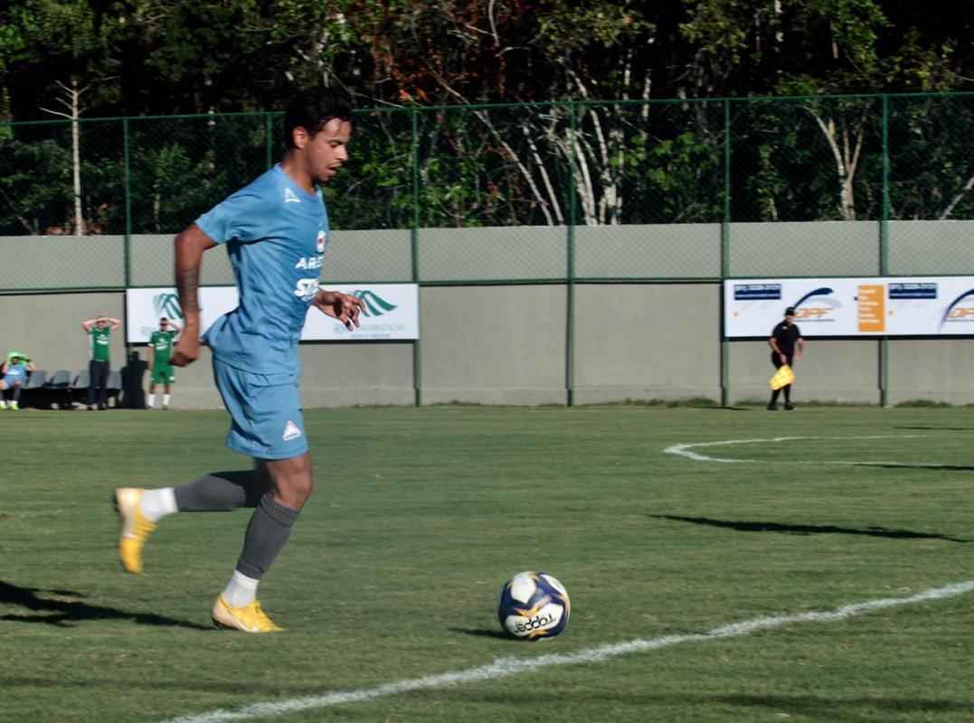 Em dia festivo e com a presena de torcedores, Santa Cruz inaugura primeiro campo do seu CT