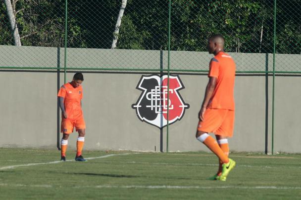 Em dia festivo e com a presença de torcedores, Santa Cruz inaugura primeiro campo do seu CT
