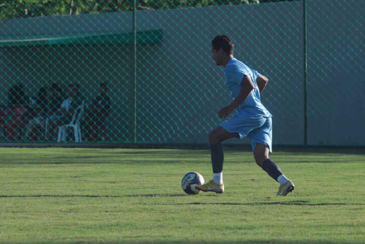 Em dia festivo e com a presena de torcedores, Santa Cruz inaugura primeiro campo do seu CT