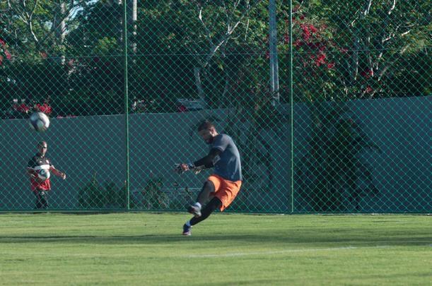 Em dia festivo e com a presença de torcedores, Santa Cruz inaugura primeiro campo do seu CT