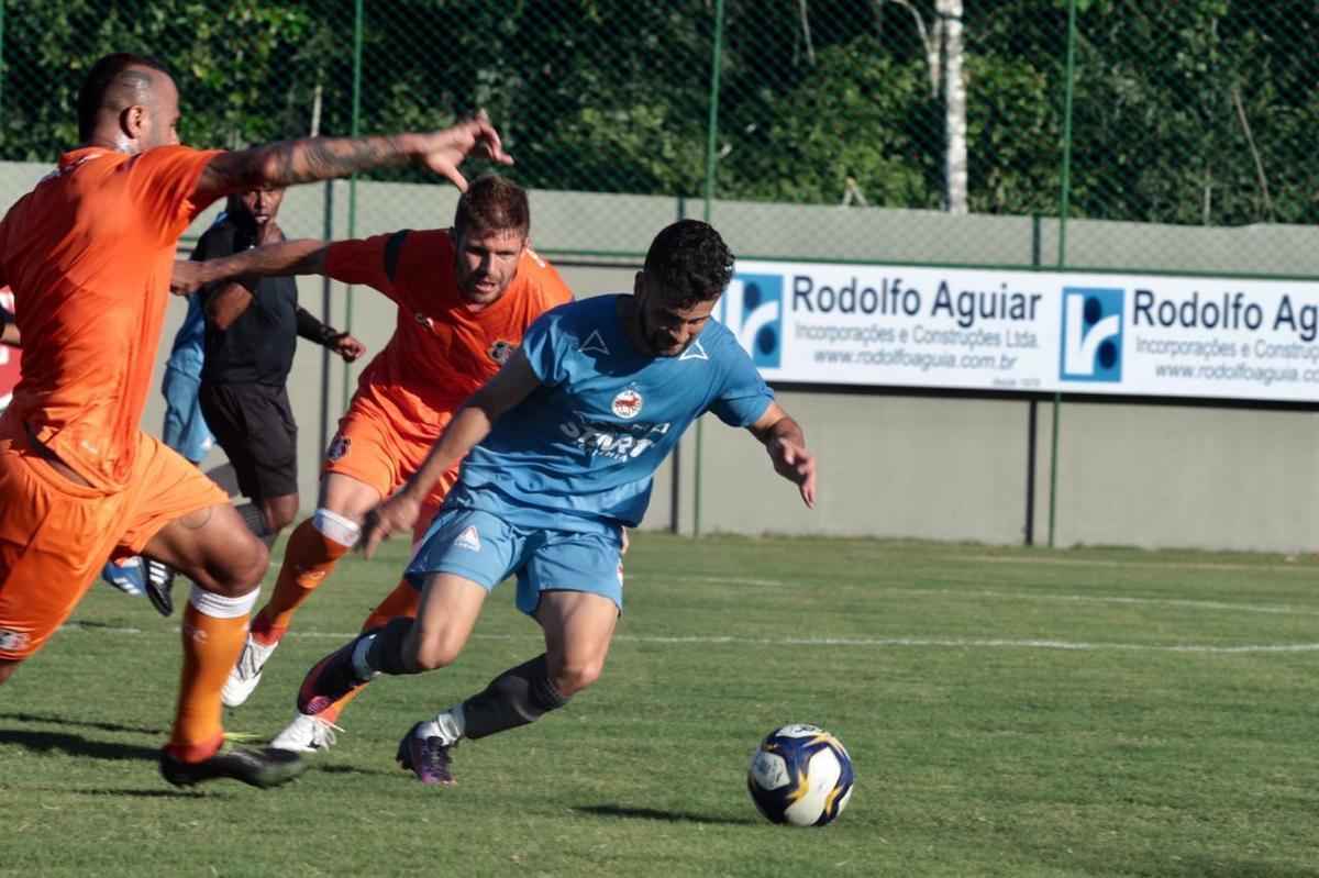 Em dia festivo e com a presena de torcedores, Santa Cruz inaugura primeiro campo do seu CT