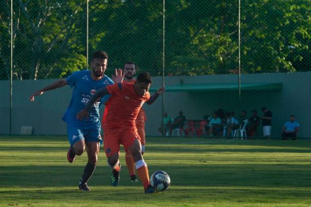 Em dia festivo e com a presença de torcedores, Santa Cruz inaugura primeiro campo do seu CT