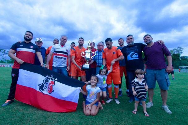 Em dia festivo e com a presença de torcedores, Santa Cruz inaugura primeiro campo do seu CT