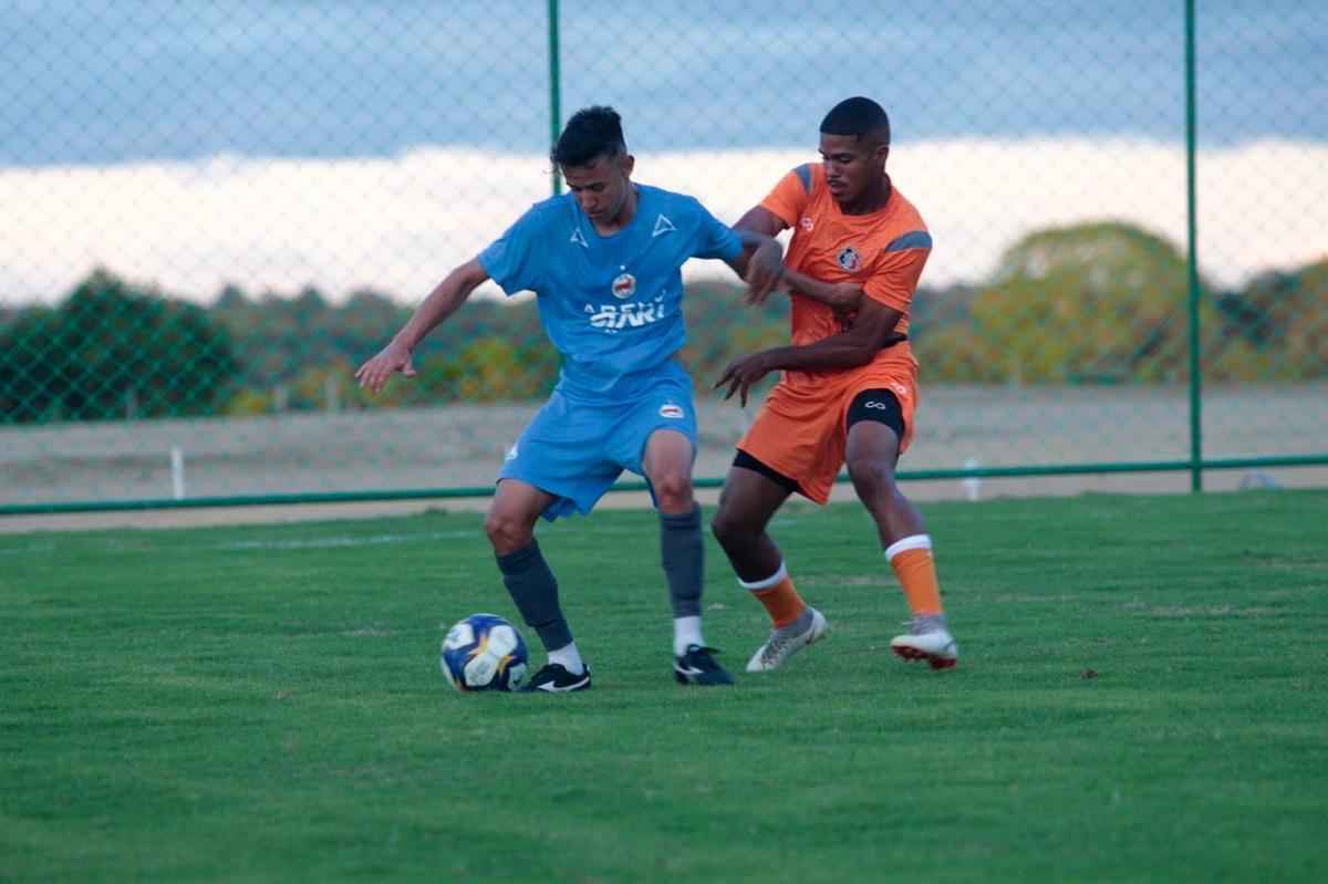 Em dia festivo e com a presena de torcedores, Santa Cruz inaugura primeiro campo do seu CT