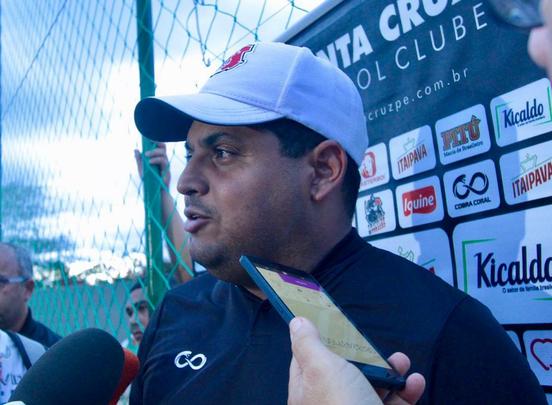 Em dia festivo e com a presença de torcedores, Santa Cruz inaugura primeiro campo do seu CT