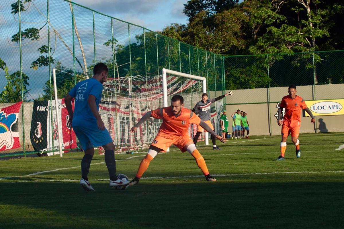 Em dia festivo e com a presena de torcedores, Santa Cruz inaugura primeiro campo do seu CT