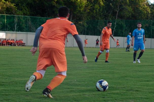 Em dia festivo e com a presença de torcedores, Santa Cruz inaugura primeiro campo do seu CT