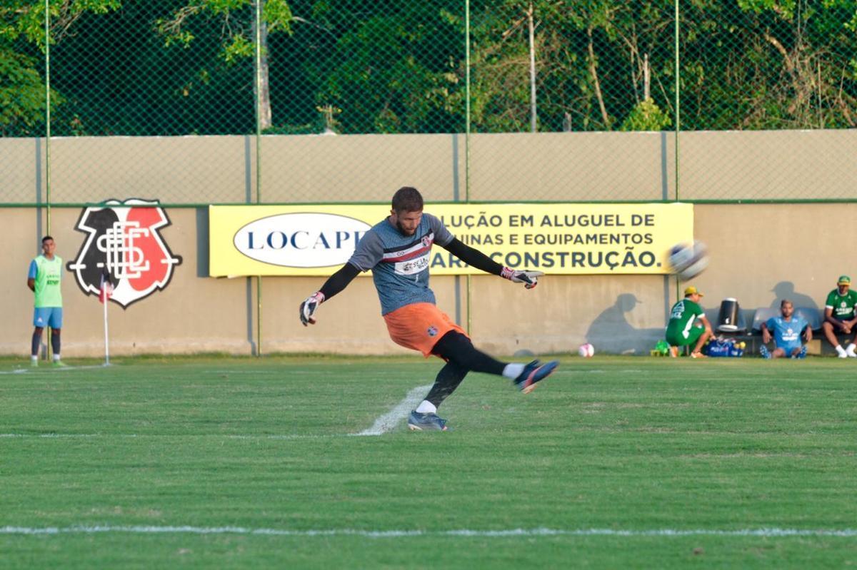 Em dia festivo e com a presena de torcedores, Santa Cruz inaugura primeiro campo do seu CT