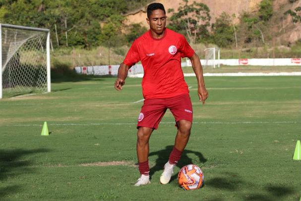 Atacante Jorge Henrique faz primeiro treino na volta ao Náutico