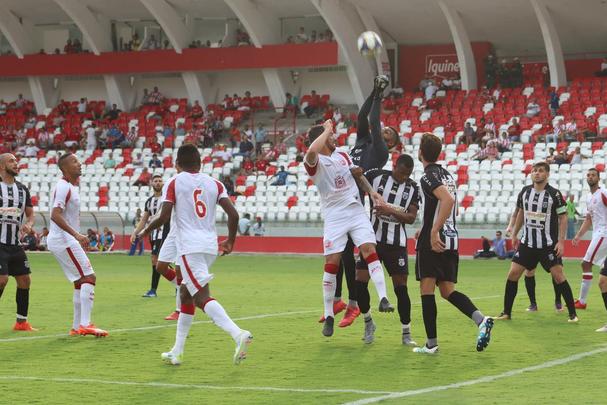 Alvirrubro fez partida aptica e decepcionou o seu torcedor nos Aflitos, em derrota para o Treze-PB
