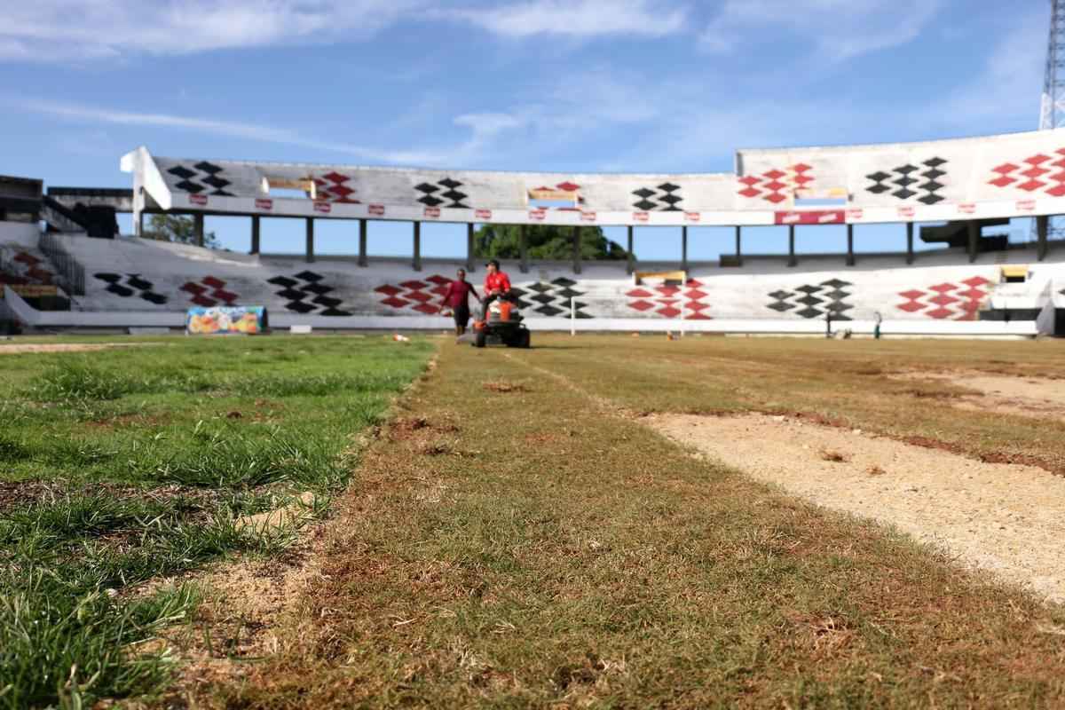 A data de entrega da reforma - que ainda no est definitivamente concluda - acontecer no dia em que o Santa Cruz vai estrear no Campeonato Pernambucano, contra o Amrica 