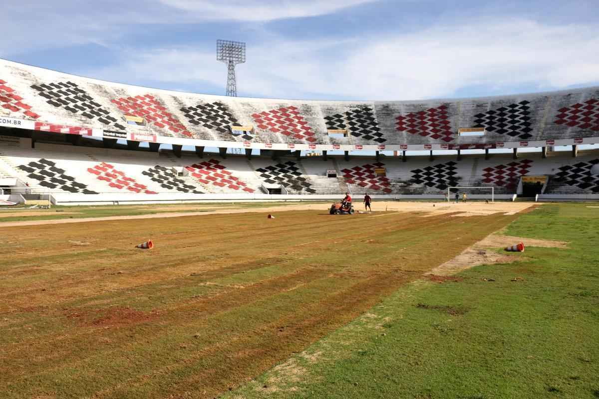 A data de entrega da reforma - que ainda no est definitivamente concluda - acontecer no dia em que o Santa Cruz vai estrear no Campeonato Pernambucano, contra o Amrica 