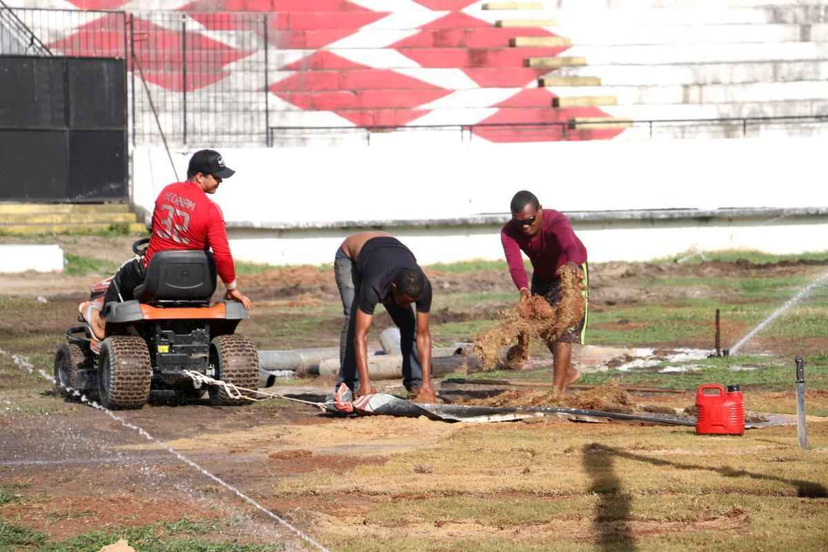 A data de entrega da reforma - que ainda no est definitivamente concluda - acontecer no dia em que o Santa Cruz vai estrear no Campeonato Pernambucano, contra o Amrica 